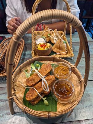 Fried tempeh and samosas at Mango in Bangkok