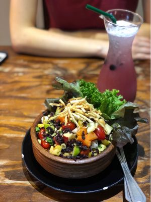 Brown Rice bowl with Blue lagoon Spritzer at Mango in Bangkok