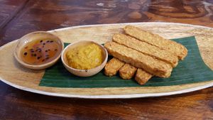 Fried tempeh with chili sauce at Mango in Bangkok