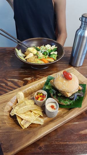 Tempeh burguer + mango pad thai at Mango in Bangkok