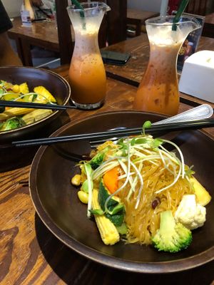 Pad Thai and Thai teas with coconut milk at Mango in Bangkok