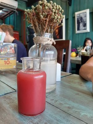 Berry kombucha 80B (too sweet = not properly fermented) at Mango in Bangkok