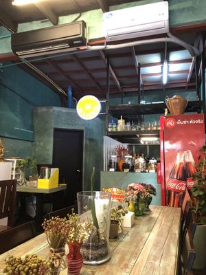 Atmosphere  at Mango in Bangkok