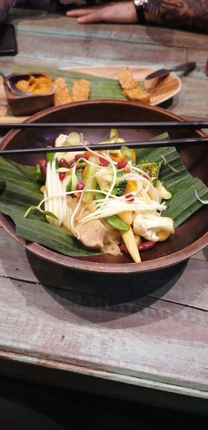 Mango pad thai at Mango in Bangkok