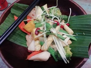 Mango pad thai at Mango in Bangkok