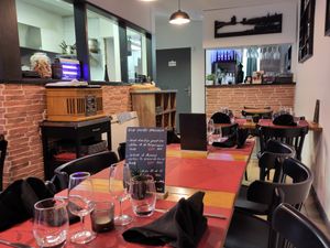 Dining room and kitchen at So Dream in La Rochelle