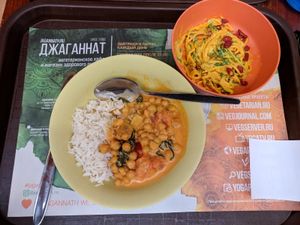 Curry and salad at Jagannath - Kuznetsky Most in Moscow