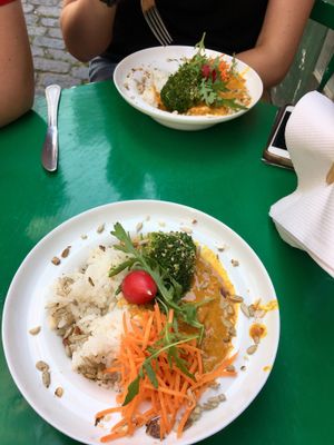 The vegan coco curry at L'eau Chaude - Het Warm Water in Brussels