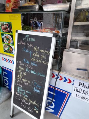 Menu sign outside at Quán chay Thôi Kệ in Ho Chi Minh City