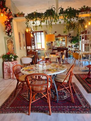 Inside tables at Festina Lente Bistrot in Seregno
