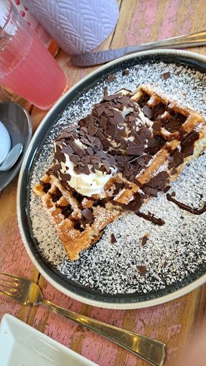 Vegan waffle at Café Boxenstopp in Cologne