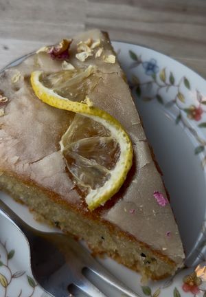 Le surprenant gâteau aux courgettes et au citron 🍋   at Café Cassiopée in Melun