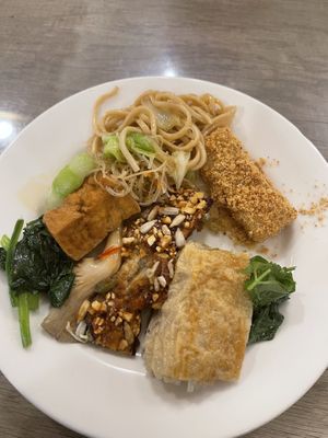 Choices  at Cháng ChūnTéng SùShí 常春藤素食 in Hualien