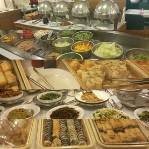 Buffet at Cháng ChūnTéng SùShí 常春藤素食 in Hualien