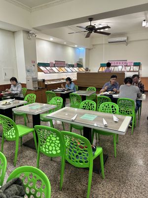 Seating area   at Cháng ChūnTéng SùShí 常春藤素食 in Hualien