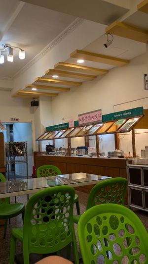 Didn't take photos of my food 💔 here's some of the buffet area. at Cháng ChūnTéng SùShí 常春藤素食 in Hualien