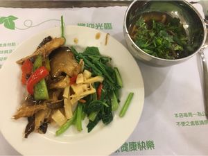 My first round at the buffet - delicious soup, giant mushrooms, tasty greens.  at Cháng ChūnTéng SùShí 常春藤素食 in Hualien