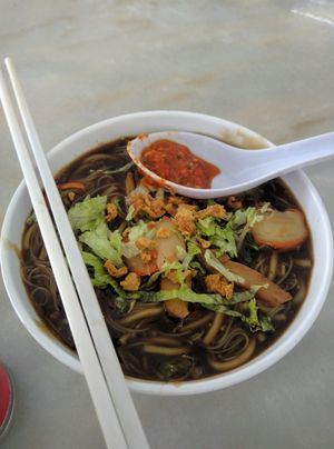Vegetarian Lor Mee with Mock Meat, Mushrooms, Tofu. Request for Chilli (kinda lime Sambal) and Black Vinegar to really make it tasty!
= Cheap and good! Definitely a good vegetarian alternatives to the usual hawker food. at Shan Lai Vegetarian Stall in Penang