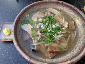 Pho mit veganem Rindfleisch Ma at Mong Mo in Leipzig