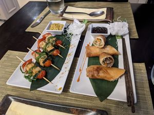 Tofu and vegetable skewers served with gteen curry dip (left) and some spring rolls (right) at Fusion in Gran Canaria