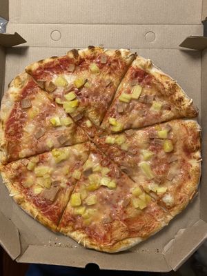 Hawaiian pizza at Herbívoro -  Av. Suba in Bogota