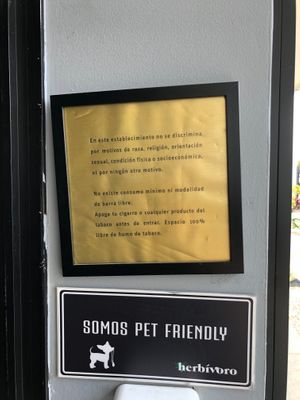 Mensaje en la entrada / Entrance message at Herbívoro -  Av. Suba in Bogota
