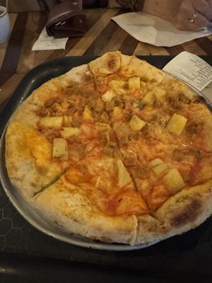 Hawaiian pizzaa  at Herbívoro -  Av. Suba in Bogota