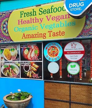 Vegan & meat at More rar kot - มรกฎ in Chiang Mai