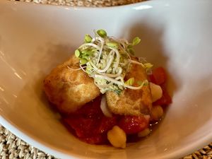 Kichererbsensalat mit Fried Mozzarella   at Villa Vegana in Mallorca