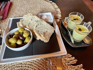 Spargelsuppe mit Brot & Oliven  at Villa Vegana in Mallorca