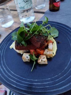 Steak con salsa y puré de chirivía at Villa Vegana in Mallorca