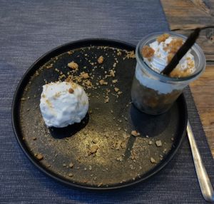 Dessert: Äppelkaka: cake with caramelized apples & vanilla ice cream at Villa Vegana in Mallorca