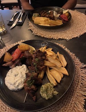 Souvlaki mit Tzaziki  at Villa Vegana in Mallorca