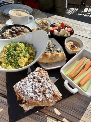 Veganes Frühstücksplatte  at Villa Vegana in Mallorca