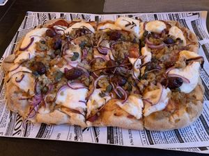 ‘Tuna’ pinsa   at Villa Vegana in Mallorca