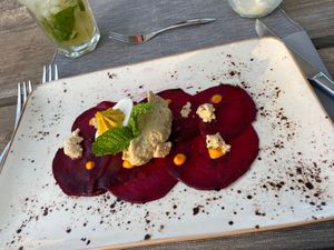 Rødbede carpaccio at Villa Vegana in Mallorca