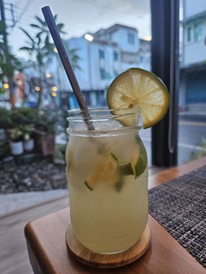 lemon and elderberry beverage at Sarnath Vegetarian Kitchen - 鹿野苑蔬食料理廚房 in Taichung