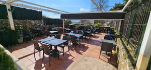 Terrace seating with a retractable roof at Camino Curry in Santiago De Compostela