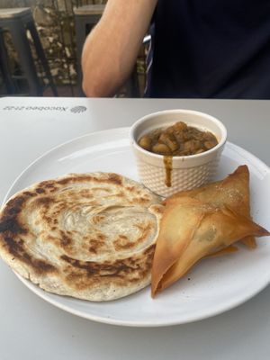 Extra veg samosas, bread and curry   at Camino Curry in Santiago De Compostela