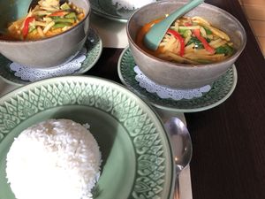 Rode curry met witte rijst  at Krua Buppha in Amsterdam