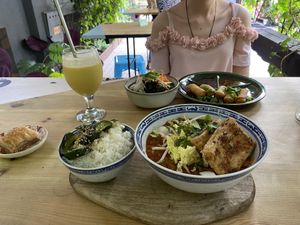 Talerz koreański, baklava, miso soup (mała), sajgonki, mango lassi  at Wypas in Poznan