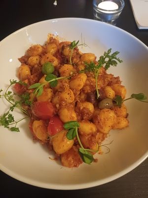 Tages-Gnocci mit ve-’Nduja & Oliven
(ve-’Nduja · Romello Tomaten · Taggiasca-Oliven · Cremige Seidentofu-Sahne · Kräuter) (29.08.2025) at Soul Kitchen House in Berlin