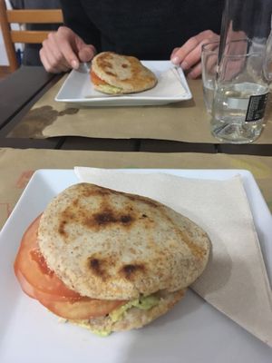 Corn bread with avocado and tomato  at Racimo16 in Gran Canaria