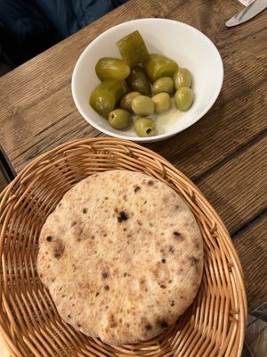 Pita 🫓 Oliven 🫒 Gurken 🥒   at MOTEK in Frankfurt