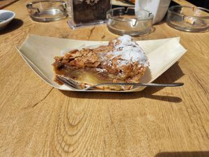 Vegan apple pie at Olive City in Zurich
