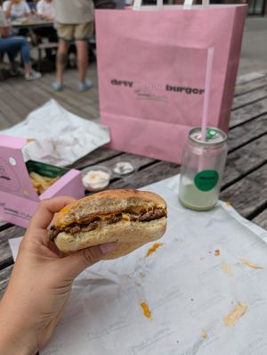 Burger au "bacon" at Dirty Vegan Burger in Montreal