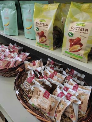Vegan cookie and dates at pleria - πλέρια in Rhodes