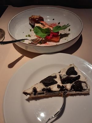 Oreo cheesecake & cheesecake in the back at Vegan Restoran V in Tallinn
