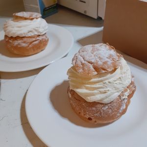 Vastlakukkels!!! at Vegan Restoran V in Tallinn