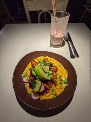 Fried cauliflower with curry and a smoothie at Vegan Restoran V in Tallinn